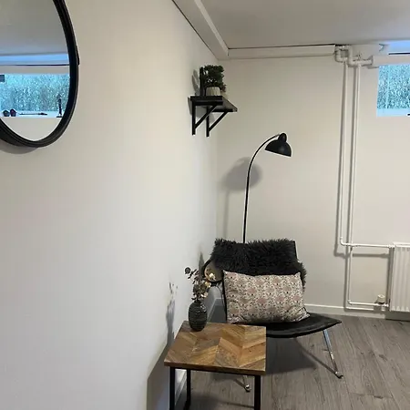 Ubytování v soukromí To Vaerelser Med Dobbeltsenge Taet Pa E45 Og Banegarden I Vaerelserne Deler Bad Kaeldervaerelser Med Egen Indgang *