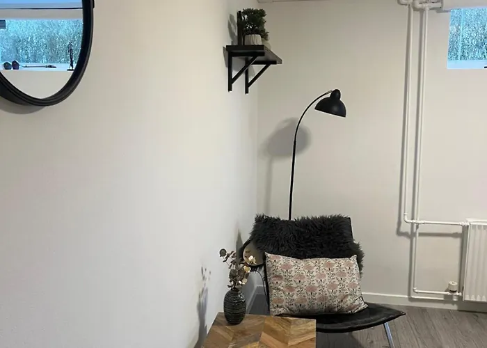 Accommodatie bij particulieren To Vaerelser Med Dobbeltsenge Taet Pa E45 Og Banegarden I Vaerelserne Deler Bad Kaeldervaerelser Med Egen Indgang *